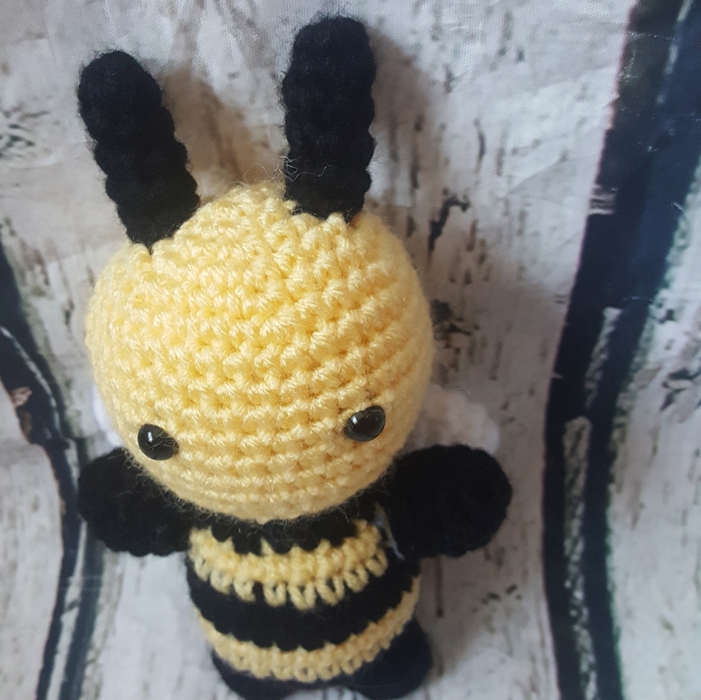 Crochet Bee Amigurumi - Picture 7 of 14